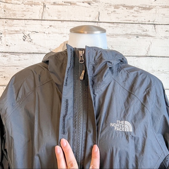 The North Face black HyVent 2.5L jacket - Picture 4 of 9